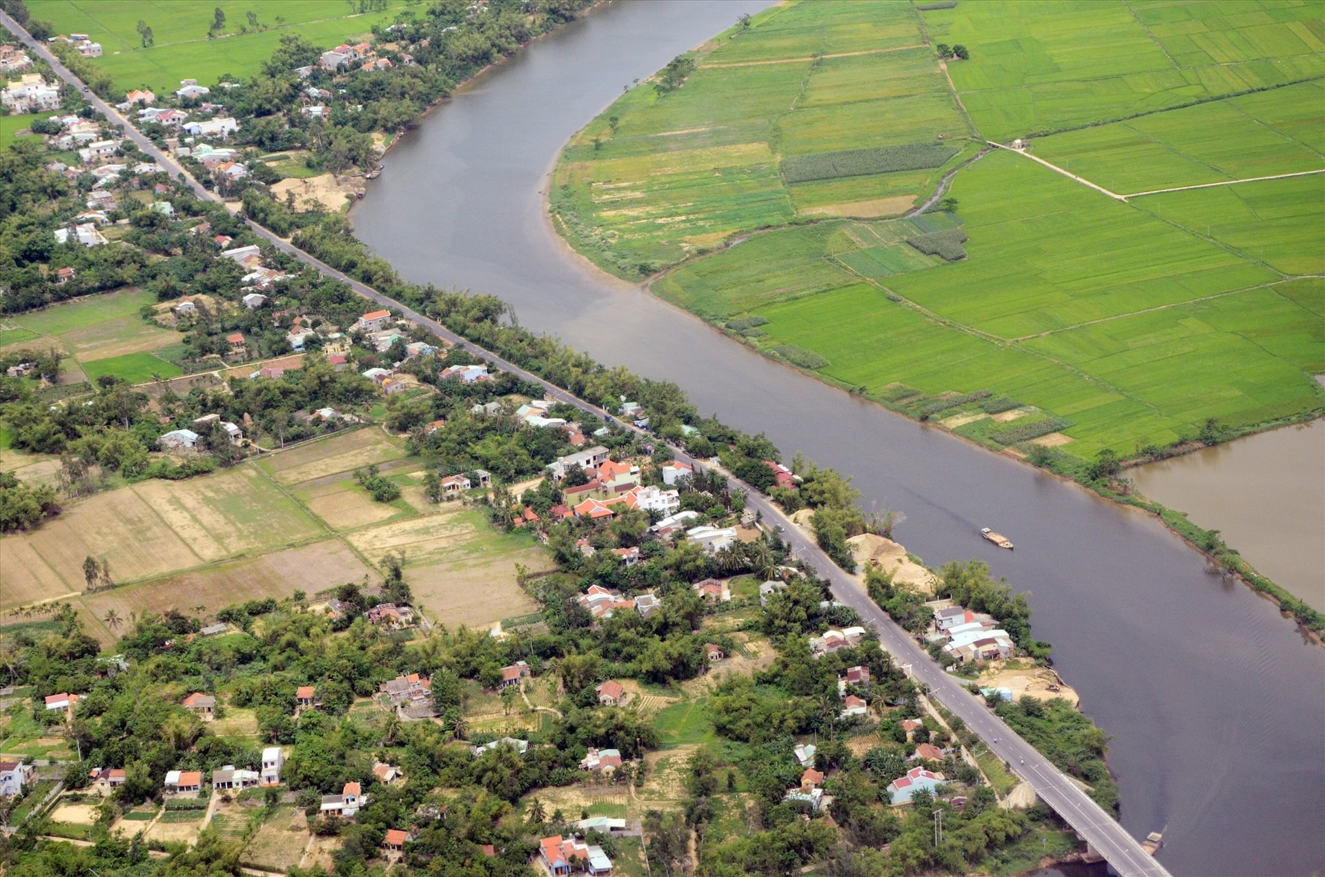 Riverside and coastal urban areas