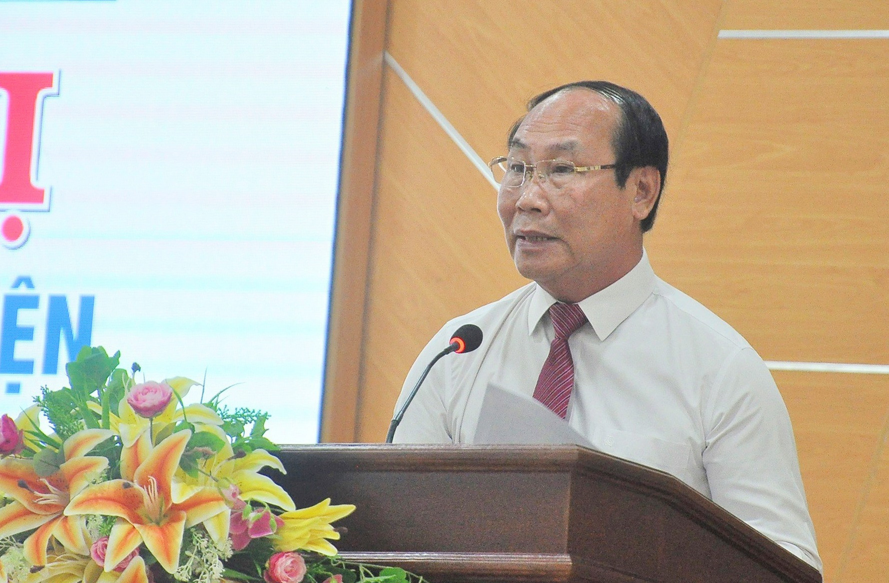 Chủ tịch Ủy ban MTTQ Việt Nam tỉnh Võ Xuân Ca phát biểu khai mạc hội nghị. Ảnh: VINH ANH
