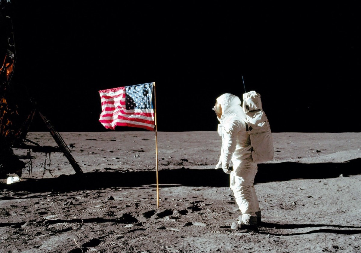 Phi hành gia Mỹ Buzz Aldrin, bước đi trên bề mặt mặt trăng năm 1969. Ảnh: NASA