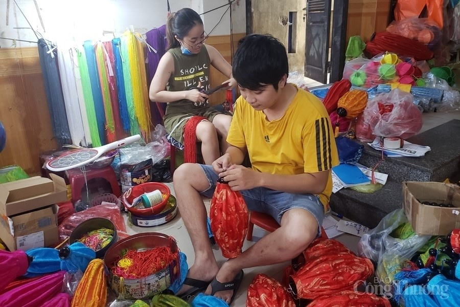 Making lanterns in Hoi An