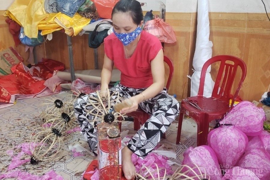 Hoi An lantern frames are made of bamboo.