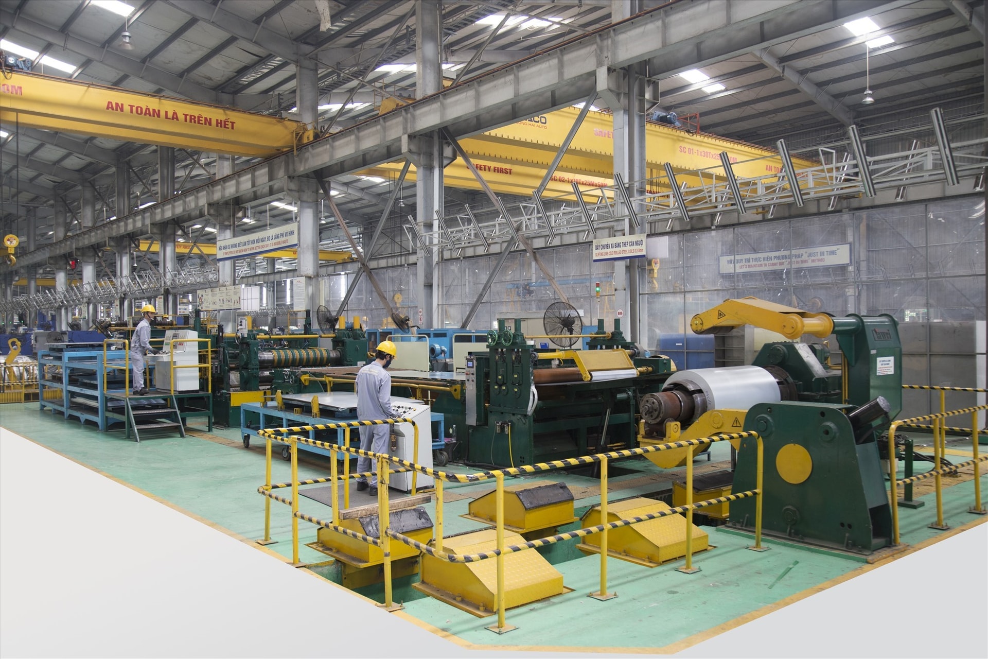 Cold rolled steel slitting line