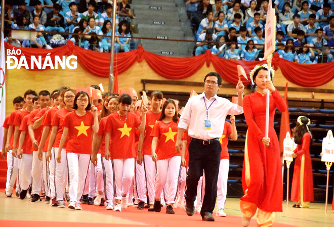 Đoàn VĐV huyện đảo Hoàng Sa diễu hành tại Lễ khai mạc Đại hội Thể dục - Thể thao thành phố Đà Nẵng lần thứ 8 (2018). Ảnh: ANH VŨ