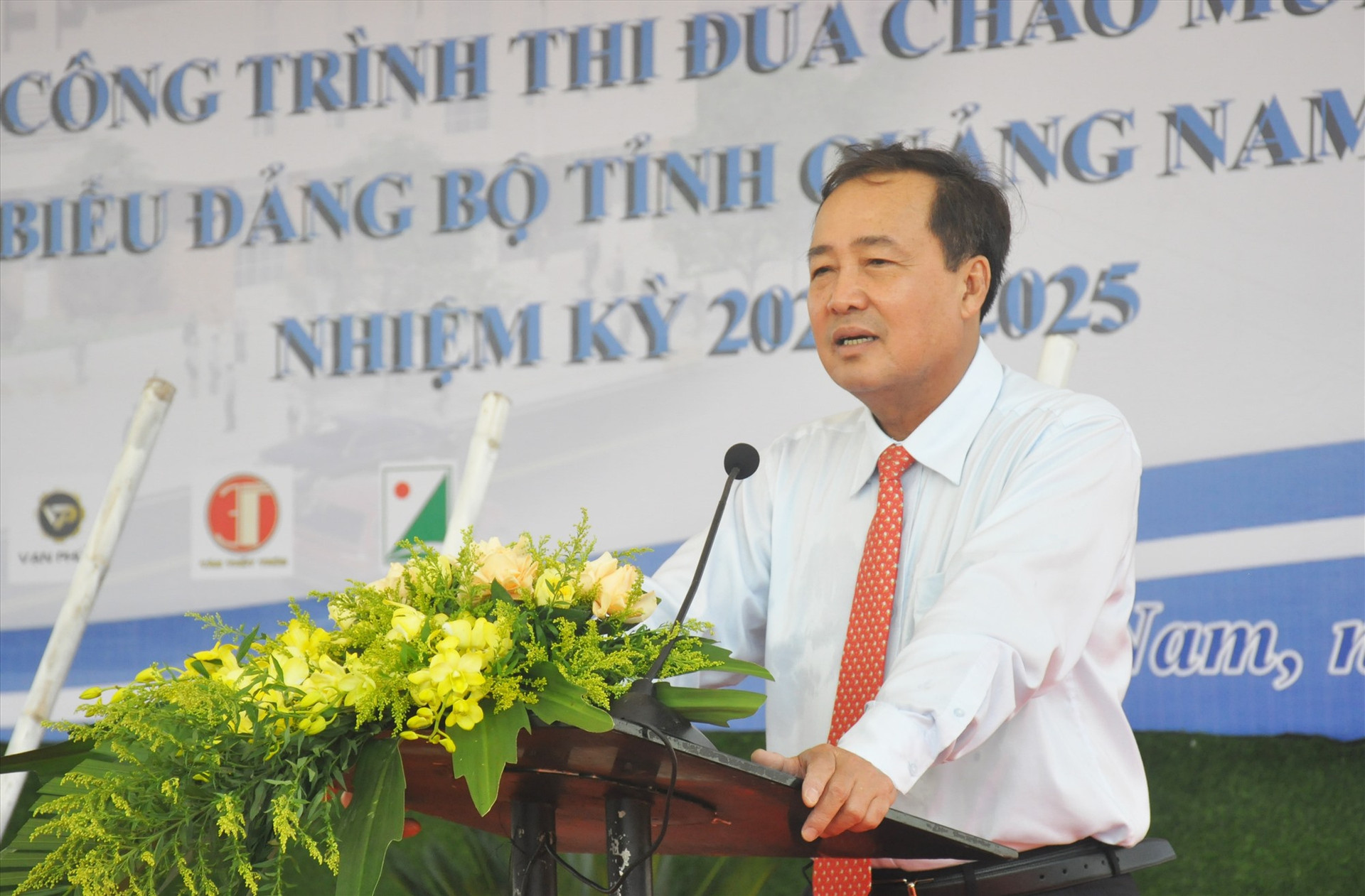 Phó Chủ tịch Thường trực UBND tỉnh Huỳnh Khánh Toàn phát biểu tại lễ khởi công. Ảnh: N.Đ
