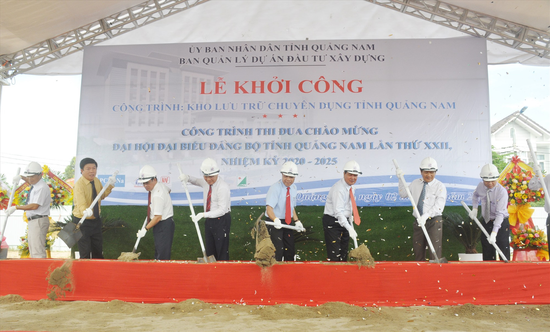 Vừa qua, nhiều công trình, dự án được khởi công chào mừng Đại hội đại biểu Đảng bộ tỉnh lần thứ XXII. Ảnh: N.Đ
