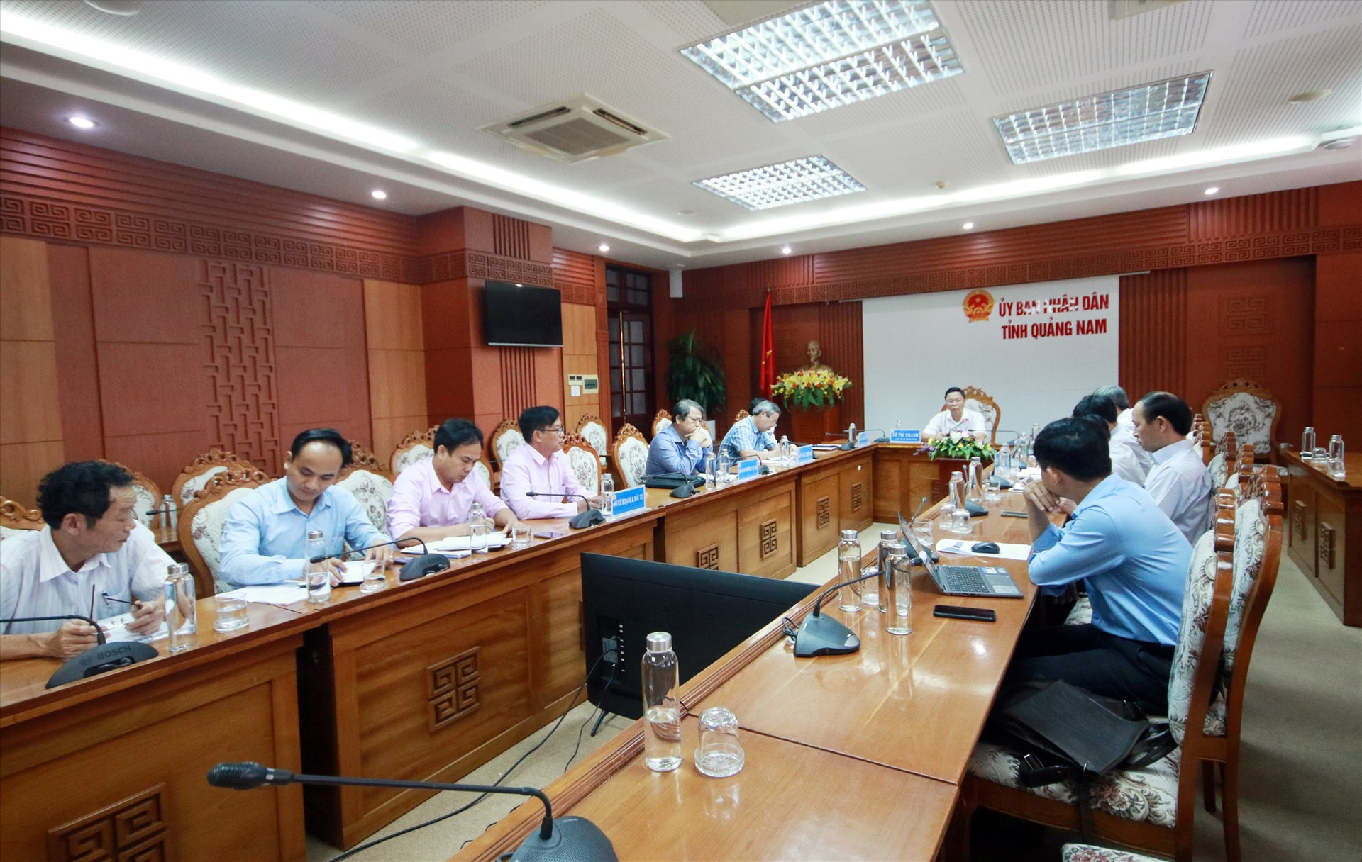 Chủ tịch UBND tỉnh Lê Trí Thanh yêu cầu các sở, ban ngành phối hợp với địa phương Tây Giang, Đông Giang khẩn trương thực hiện các biện pháp khắc phục hậu quả bão số 5.