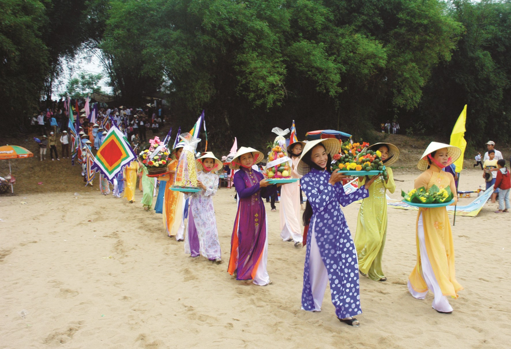 Lễ hội Bà Thu Bồn (xã Duy Tân, Duy Xuyên và xã Quế Trung, Nông Sơn) thu hút đông đảo sự tham gia của cư dân địa phương. Ảnh: L.T.K