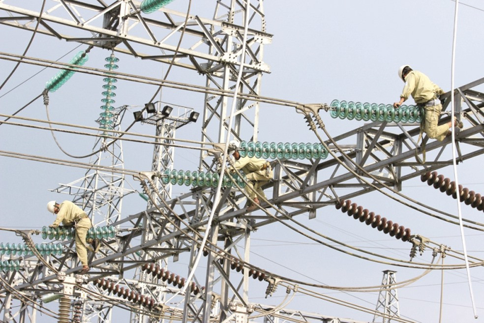 Truyền tải điện Quảng Nam đảm bảo vận hành an toàn lưới điện trong mùa mưa bão.