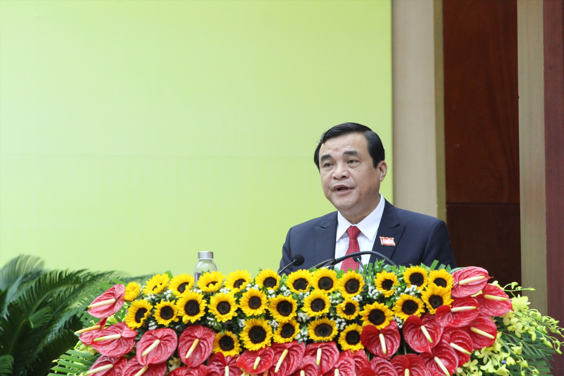 Đồng chí Phan Việt Cường trình bày báo cáo đề án nhân sự Ban Chấp hành Đảng bộ tỉnh lần thứ XXII.