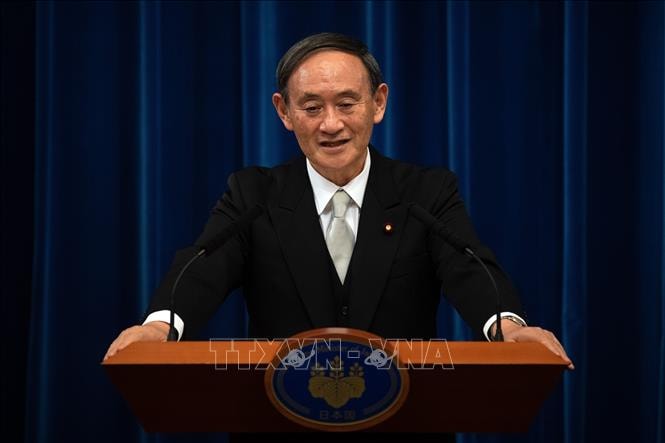 Tân Thủ tướng Nhật Bản Yoshihide Suga phát biểu tại cuộc họp báo ở Tokyo ngày 16-9-2020. Ảnh: AFP/TTXVN