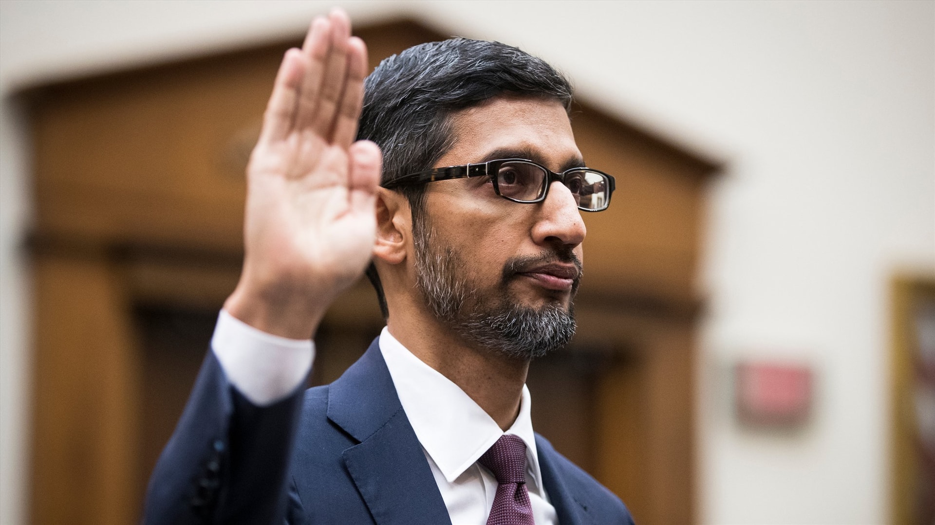 Sundar Pichai, CEO của Google làm chứng trước một cuộc điều tra của Ủy ban Tư pháp Hạ viện Hoa Kỳ về các cáo buộc có liên quan tới chính trị trong các kết quả tìm kiếm của công cụ Google.