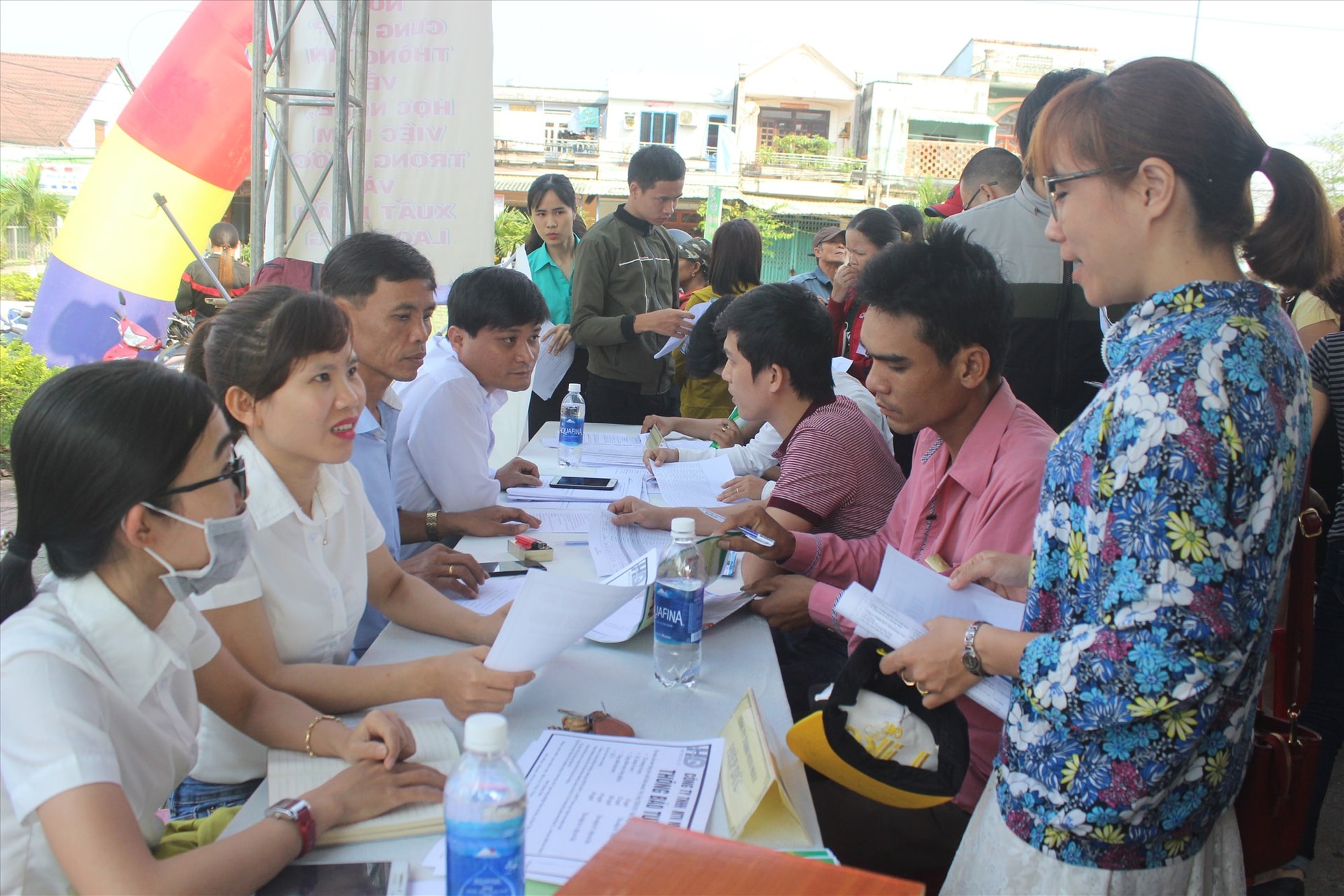 Khu vực đồng bằng dễ giảm nghèo hơn vì điều kiện thuận lợi từ công ăn việc làm, phát triển kinh tế gia đình. Ảnh: D.L