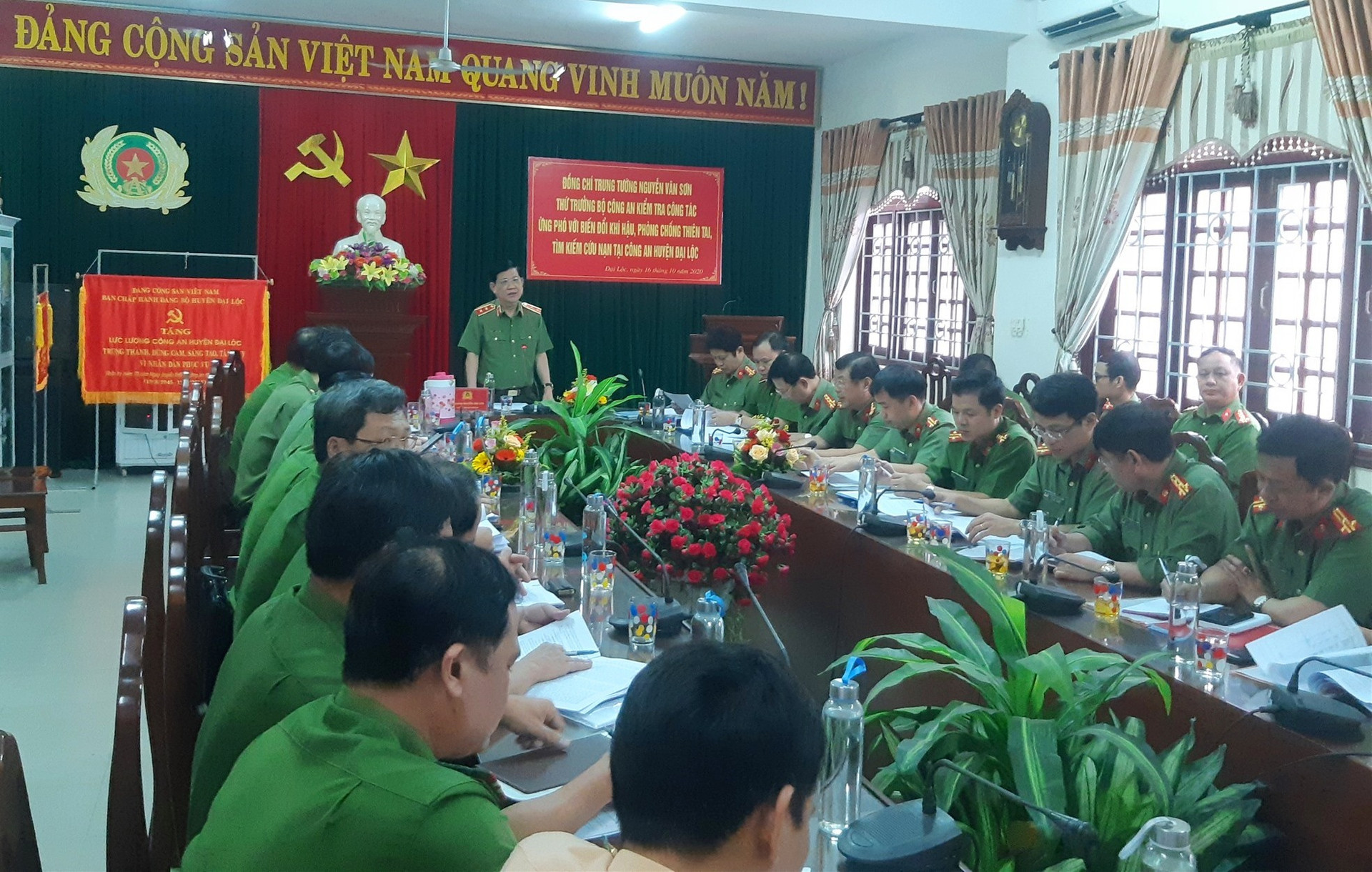 Trung tướng Nguyễn Văn Sơn - Thứ trưởng, Trưởng ban Chỉ đạo ứng phó với biến đổi khí hậu, phòng chống thiên tai (PCTT) và tìm kiếm cứu nạn (TKCN) Bộ Công an