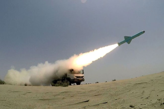Iran phóng tên lửa hành trình do nước này sản xuất trong cuộc tập trận gần cửa ngõ vùng Vịnh ngày 17-6-2020. Ảnh: Reuters