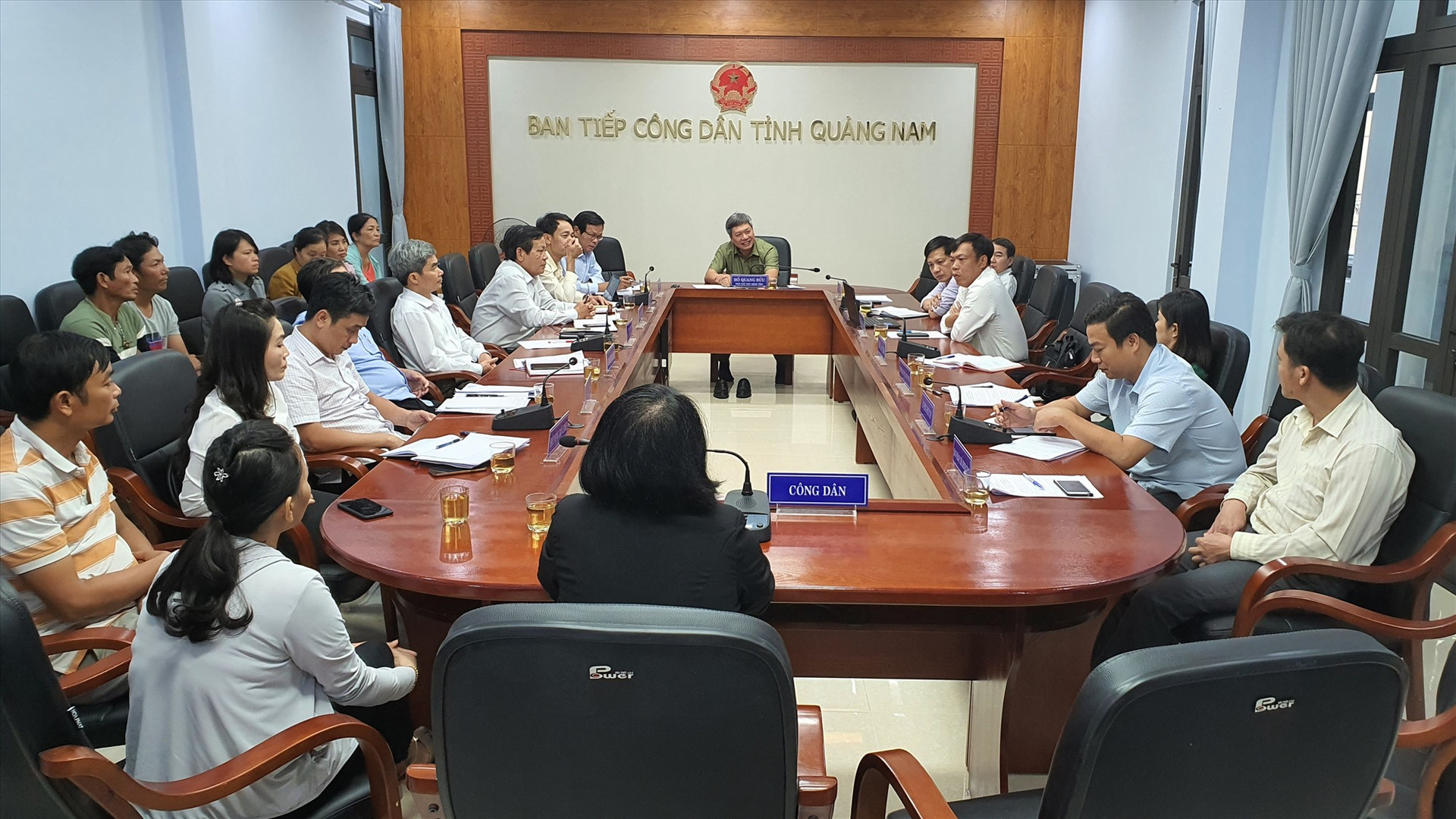 Phó Chủ tịch UBND tỉnh Hồ Quang Bửu chủ trì buổi tiếp công dân định kỳ tháng 11. Ảnh: CÔNG ANH