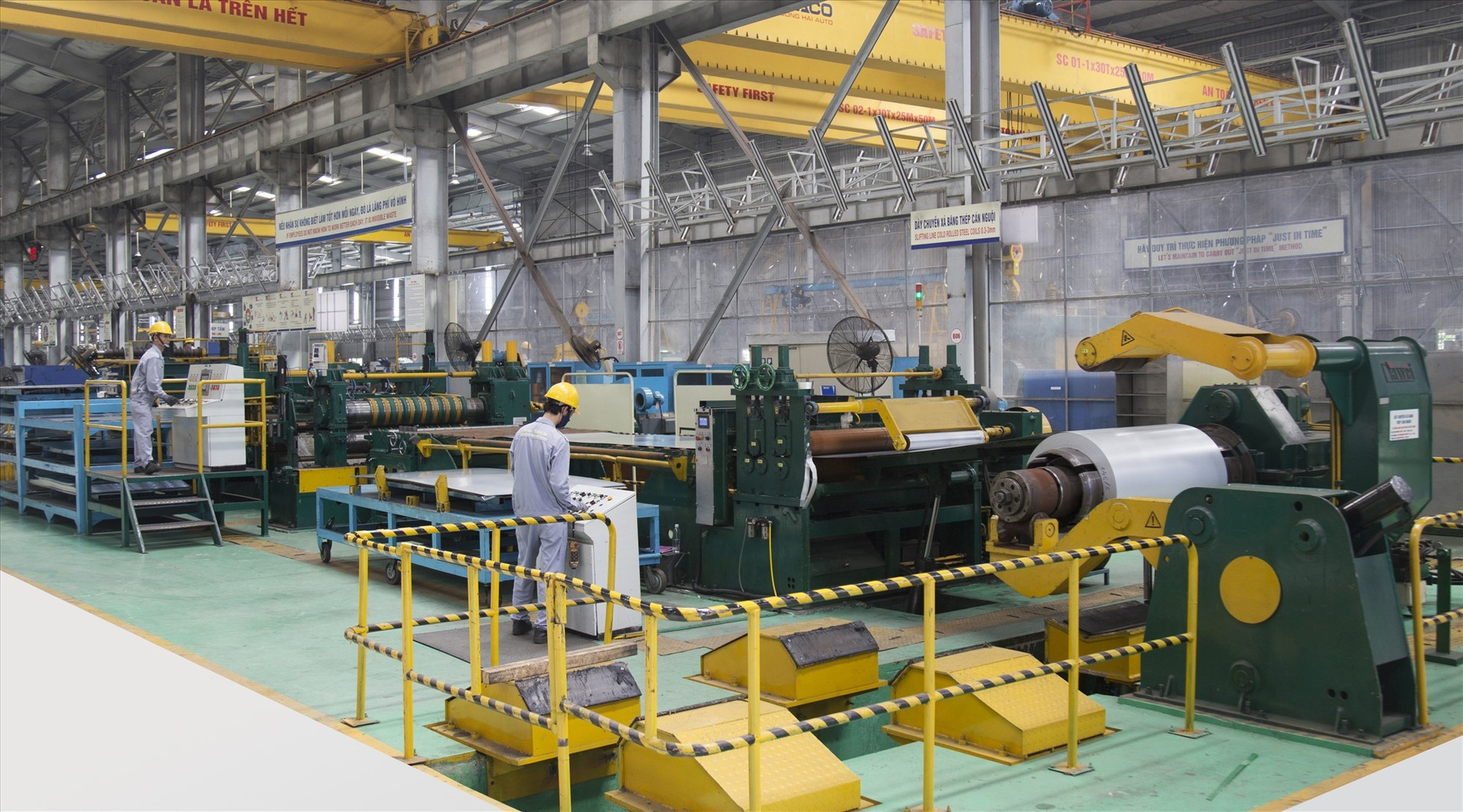 Slitting line in a THACO factory