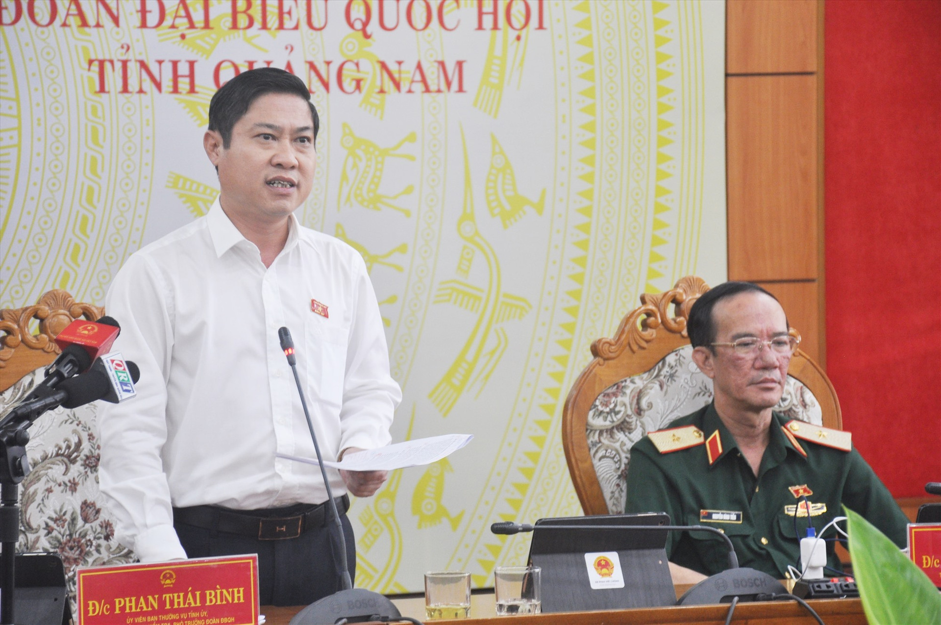 Đại biểu Quốc hội tỉnh Phan Thái Bình phát biểu thảo luận về dự thảo Luật sửa đổi, bổ sung một số điều của Luật Xử lý vi phạm hành chính. Ảnh: N.Đ