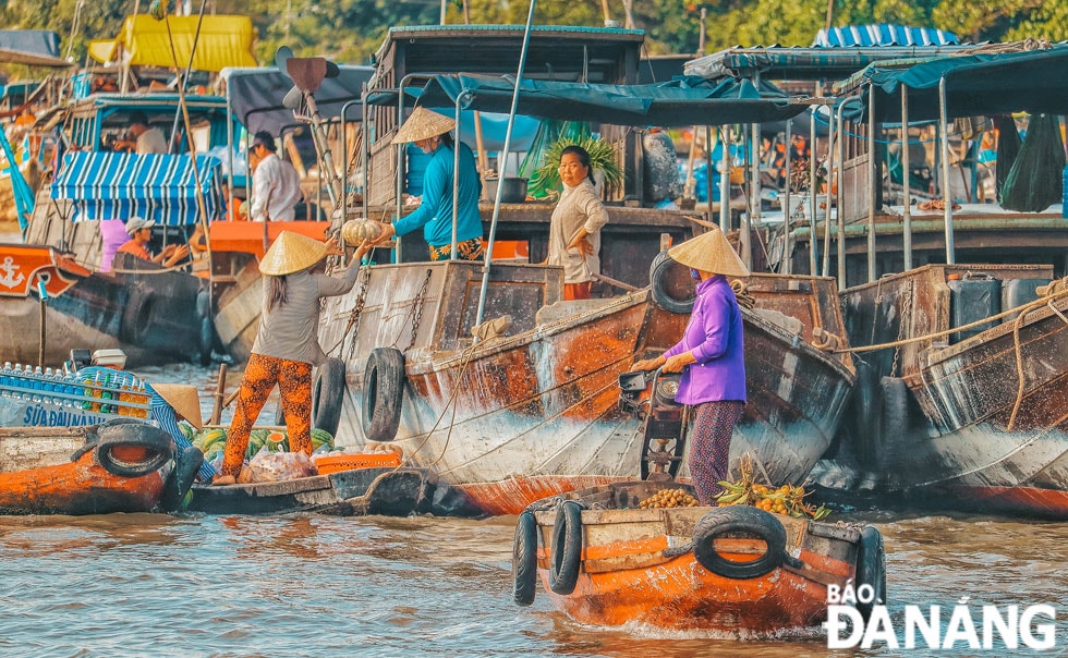 Chợ nổi, nét đặc trưng riêng có ở miền Tây sông nước.