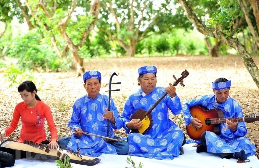 Art of Đờn ca tài tử music and song in southern Vietnam was recognised as a UNESCO intangible cultural heritage of humanity in 2013.