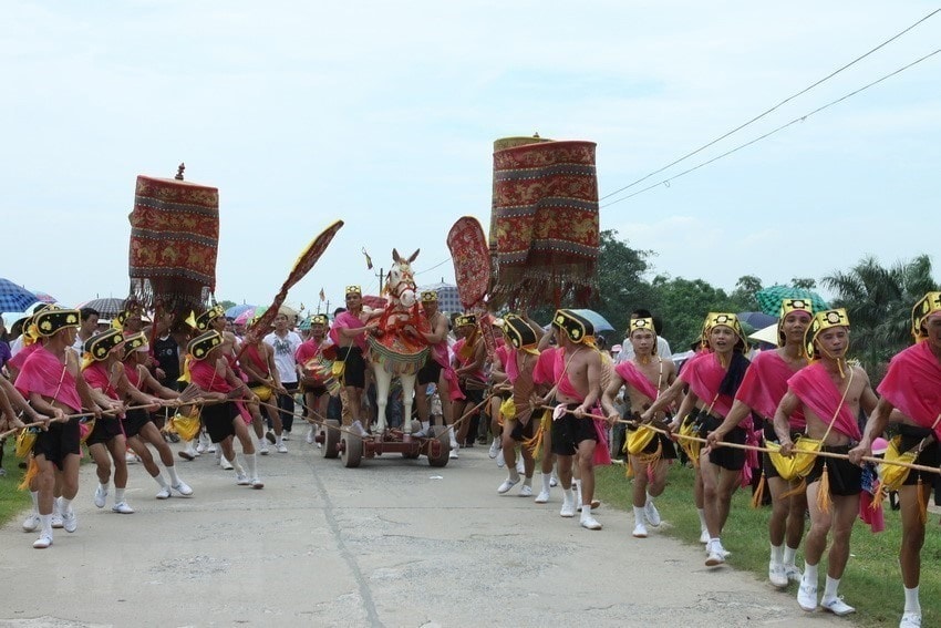 Gióng Festival at the Phu Dong and Soc temples were officially recognized as a UNESCO intangible cultural heritage of humanity in 2010.