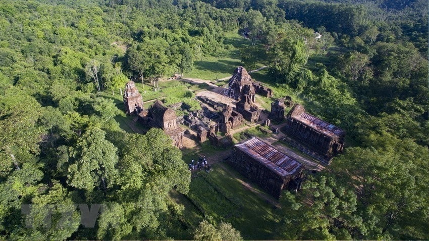 My Son Sanctuary in Duy Xuyen district, Quang Nam province was recognised as a world cultural heritage by UNESCO in 1999. It includes a series of impressive tower temples in a dramatic site that used to be the religious and political capital of the Champa Kingdom from the 4th to 13th centuries.