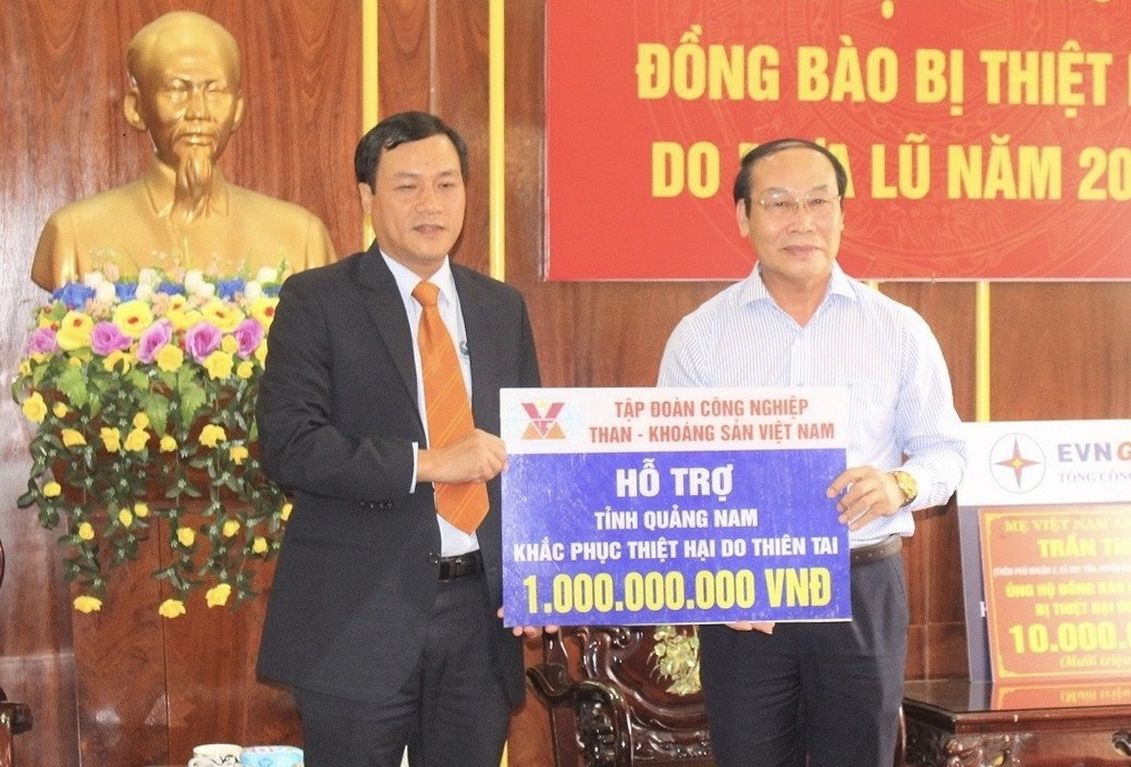 Tập đoàn công nghiệp than-khoáng sản Việt Nam ủng hộ 1 tỷ đồng.