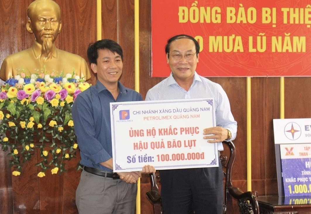 Công ty Xăng dầu Quảng Nam ủng hộ 100 triệu đồng