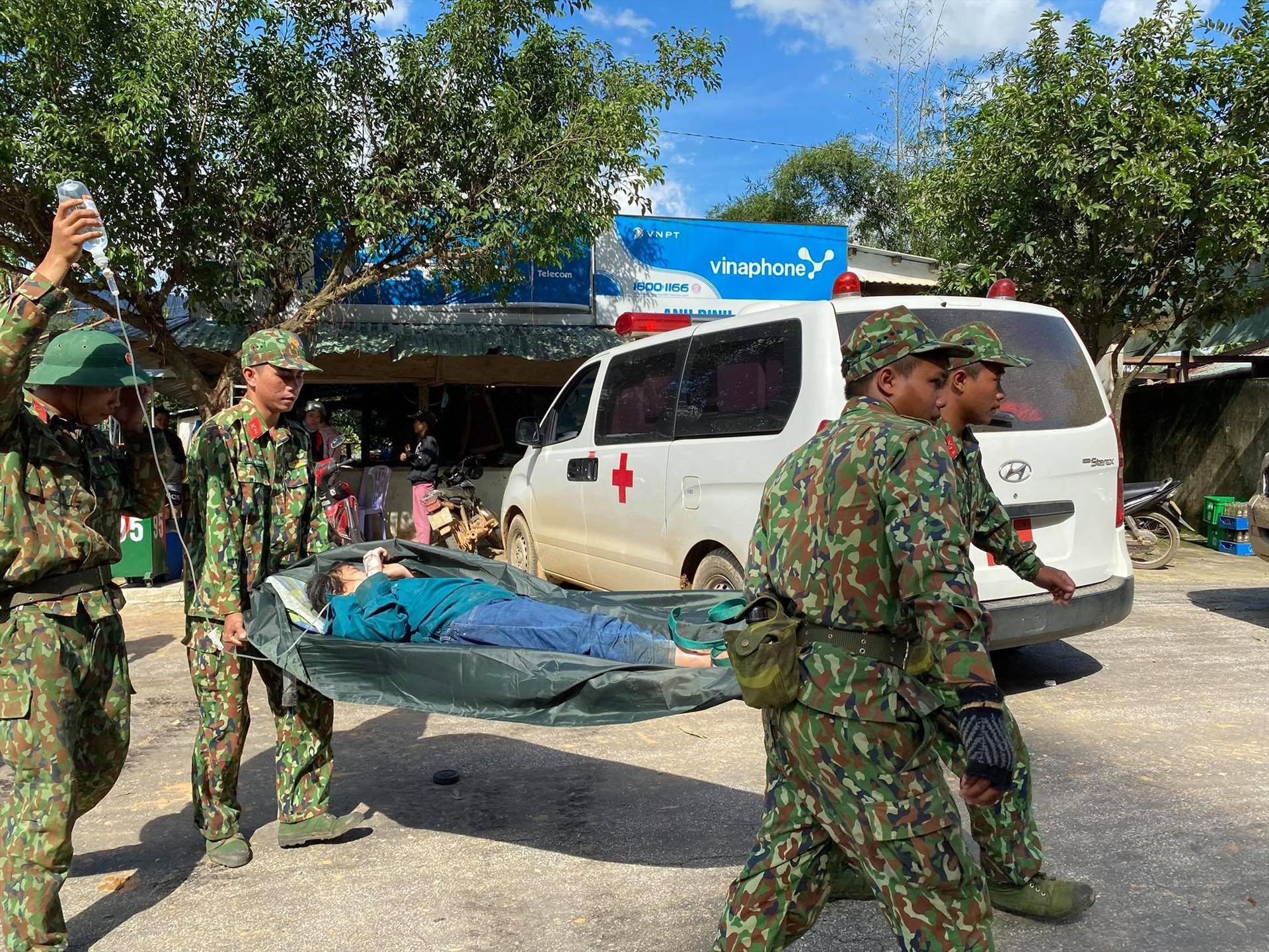 Bệnh viện dã chiến ở xã Trà Dơn