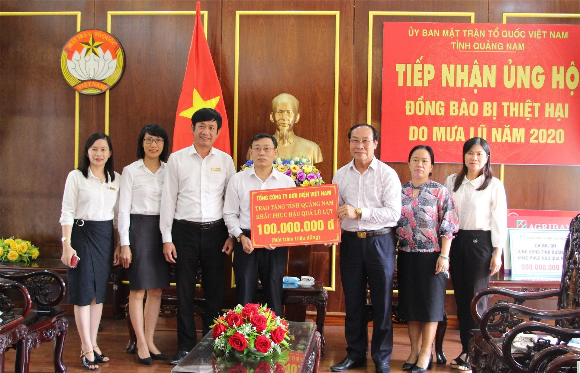 Các tổ chức, doanh nghiệp có lòng hảo tâm muốn chung tay giúp đỡ đồng bào bị thiên tai có thể ủng hộ của Ủy ban MTTQ Việt Nam tỉnh. Ảnh: VINH ANH
