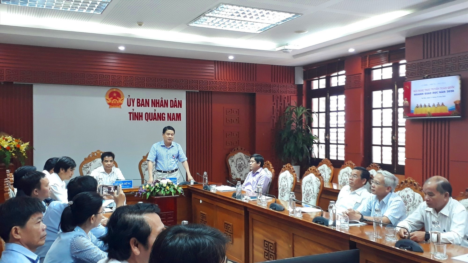 Phó Chu tịch UBND tỉnh Trần Văn Tân phát biểu tại hội nghị. Ảnh: X.P