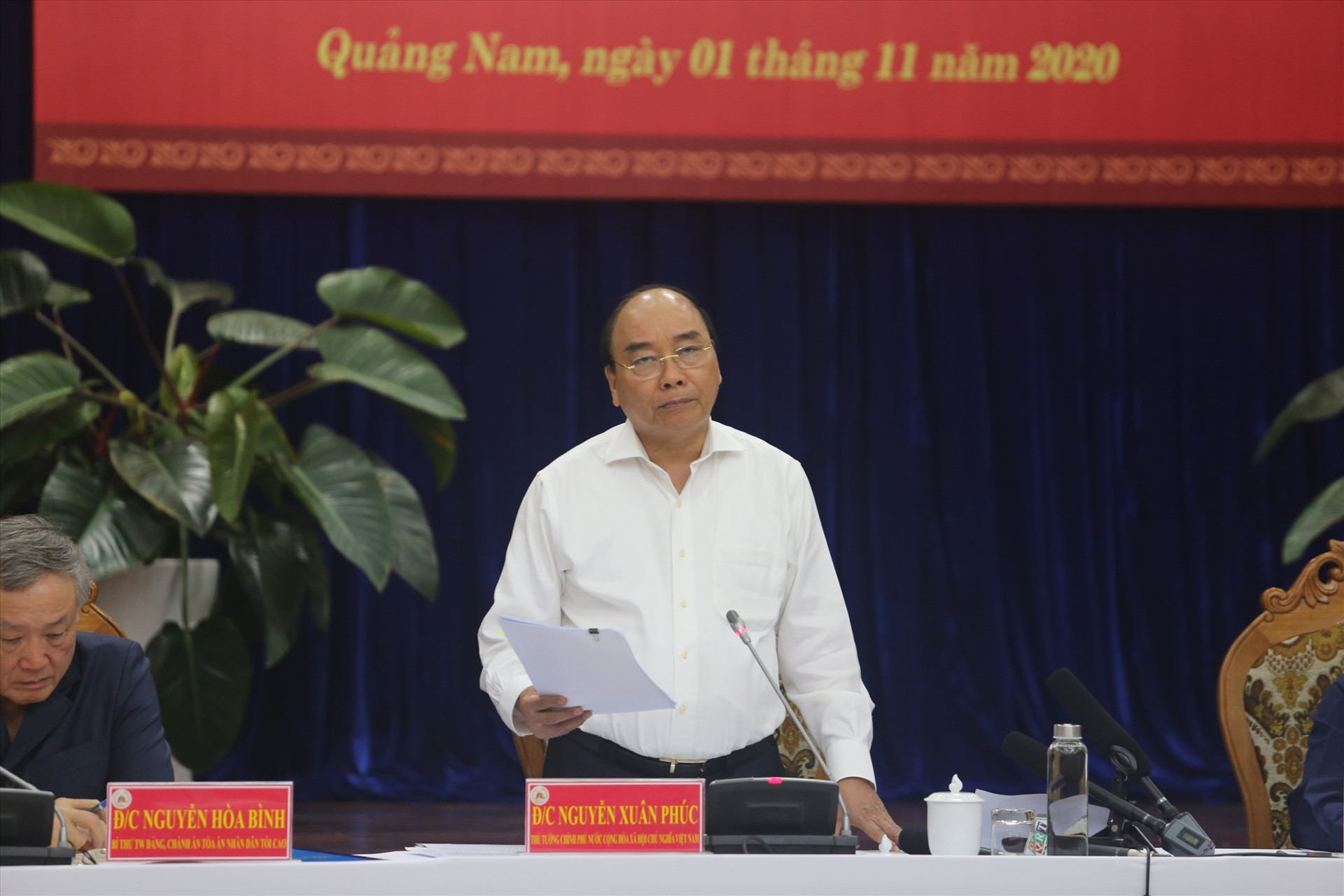 Thủ tướng Chính phủ Nguyễn Xuân Phúc phát biểu chỉ đạo cuộc họp.