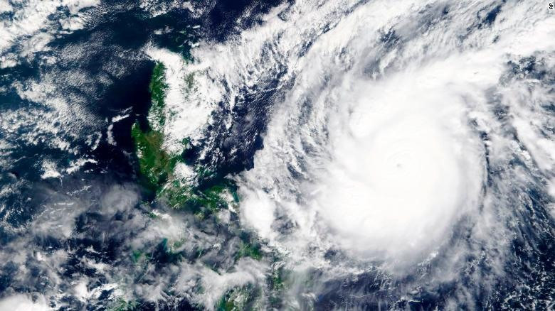 Ảnh vệ tinh về di chuyển của siêu bão Goni. Ảnh: AFP