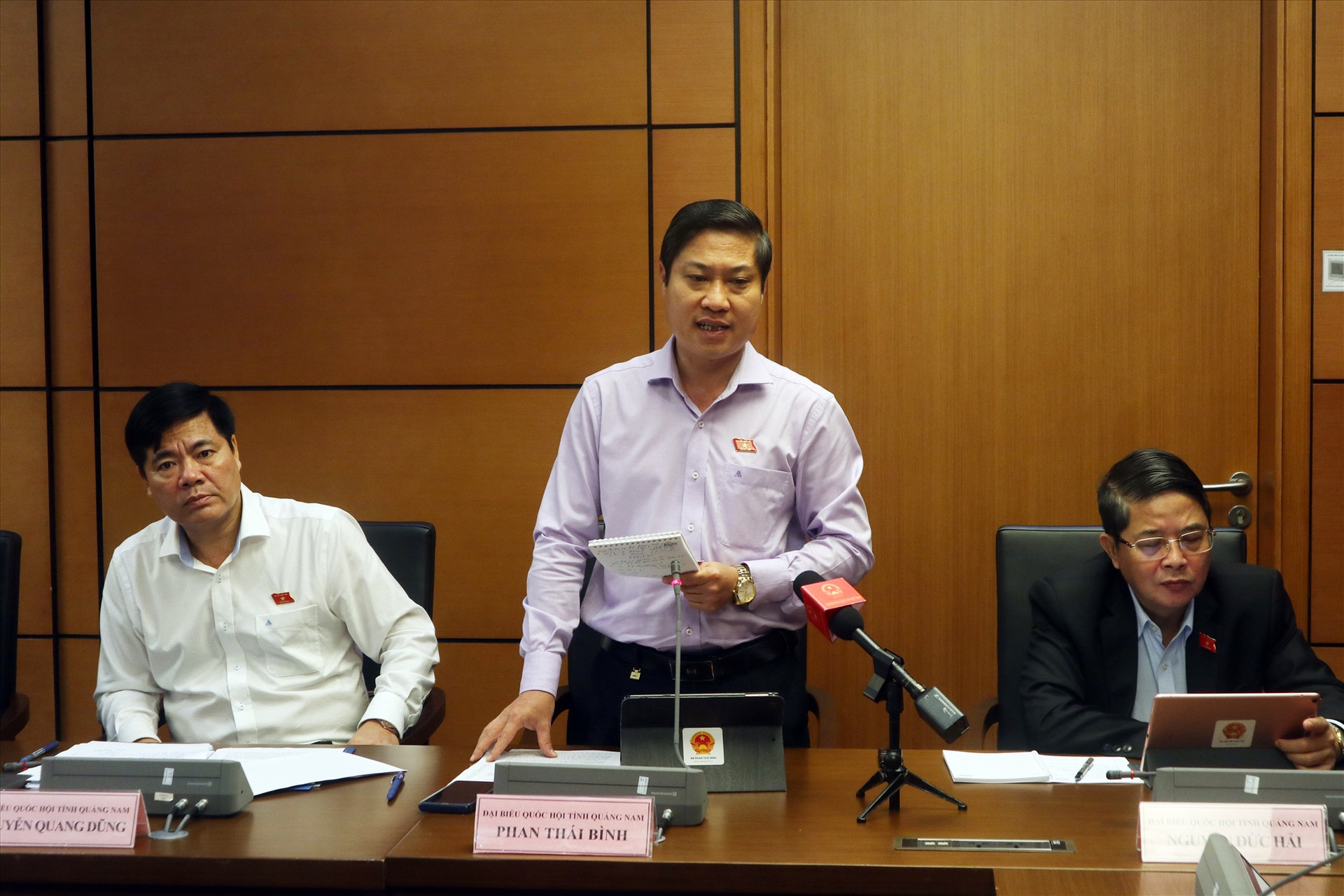 Đại biểu Phan Thái Bình phát biểu thảo luận tổ.