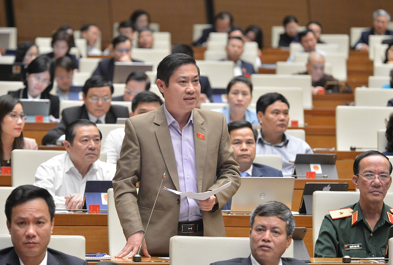 Đại biểu Phan Thái Bình phát biểu tại Kỳ họp. Ảnh: quochoi.vn