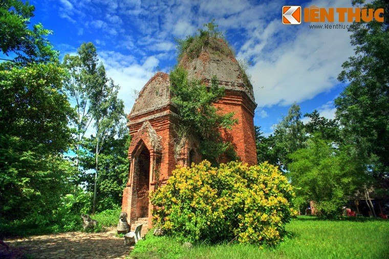 Bang An tower in Dien An commune, Dien Ban district, about 14 km from Hoi An ancient town is one of the ancient Champa towers in Quang Nam.