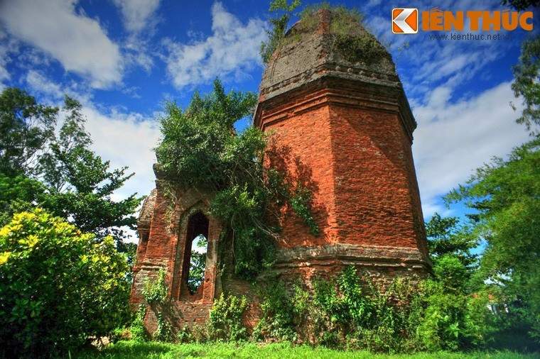 French researcher H. Parmentier said Bang An tower was one of the towers with a strange appearance in the history of ancient Champa architecture.