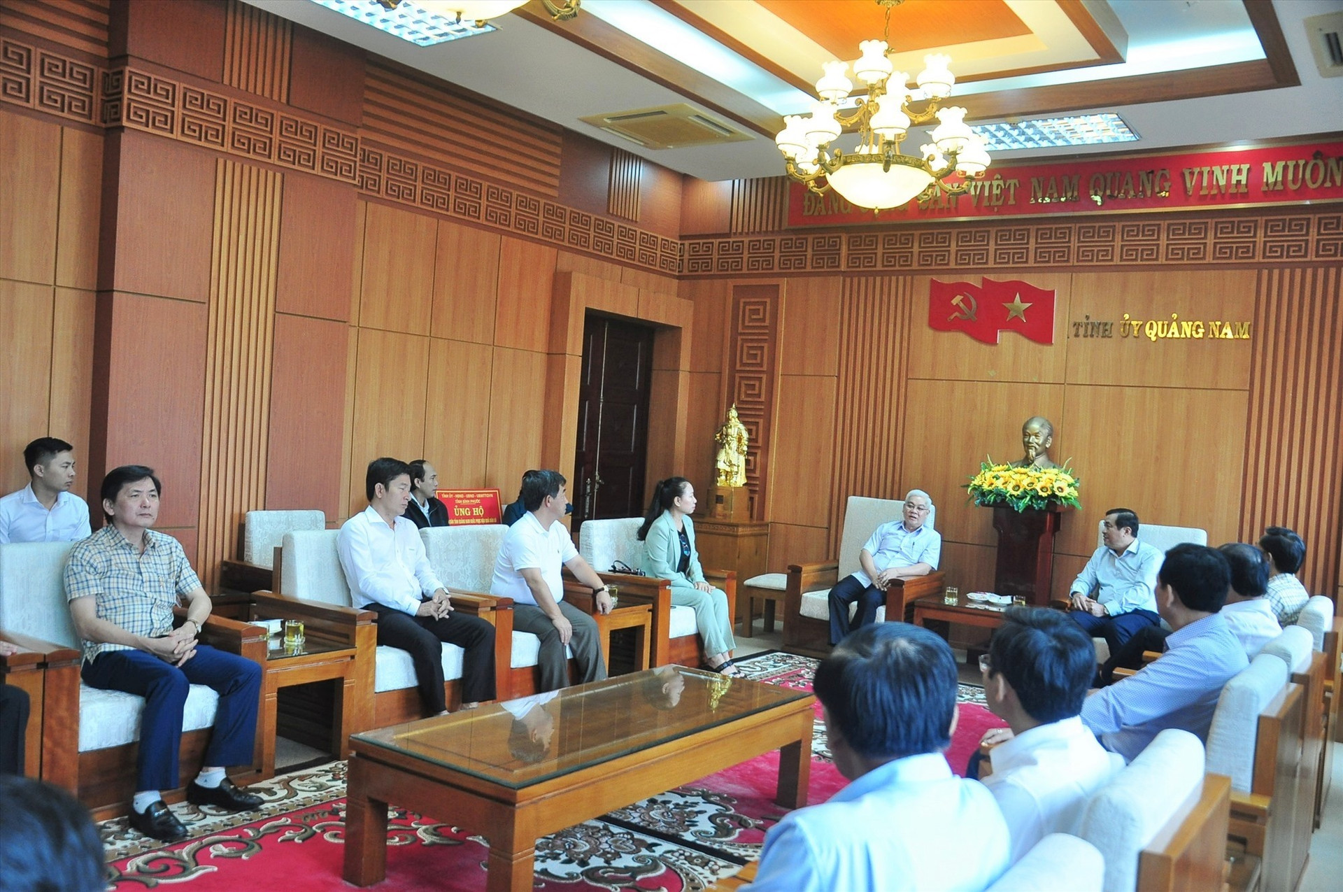 Quang buổi làm việc giữa lãnh đạo tỉnh Quảng Nam và Bình Phước. Ảnh: VINH ANH
