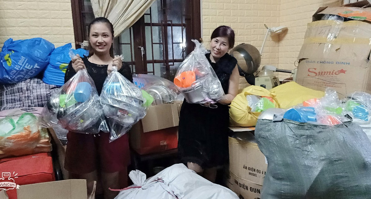 Những suất quà của các nhóm thiện nguyện tại Hội An đã chuẩn bị sẵn sàng chuyển lên hỗ trợ bà con miền núi Quảng Nam. Ảnh: V.L