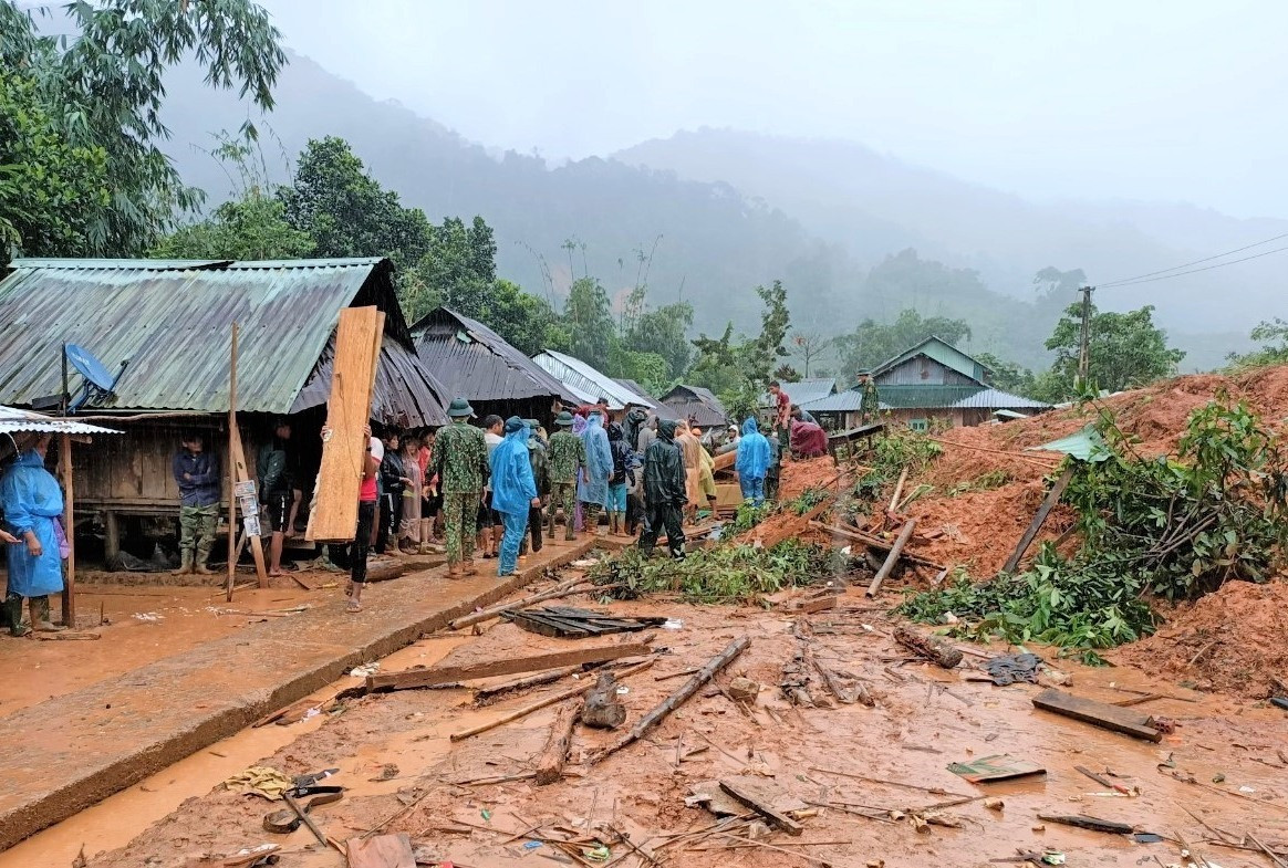 UBND tỉnh yêu cầu tập trung ổn định chỗ ở cho người dân miền núi bị thiệt hại do thiên tai. Ảnh: CTV