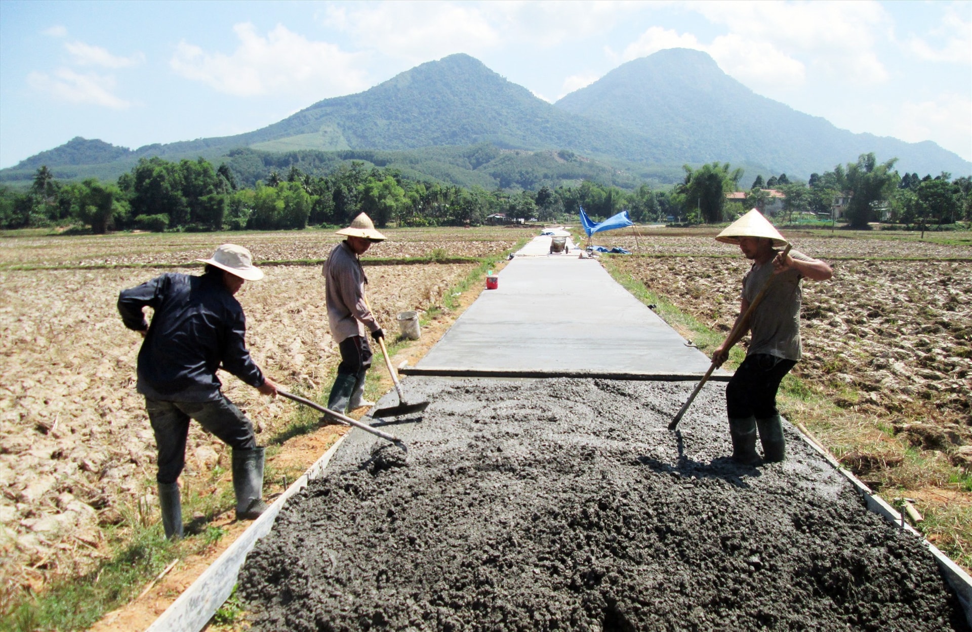 Các ngành, địa phương cần thực hiện đồng bộ nhiều giải pháp để giải ngân hết nguồn vốn xây dựng nông thôn mới đã giao trong kế hoạch năm 2020. Ảnh: S.A