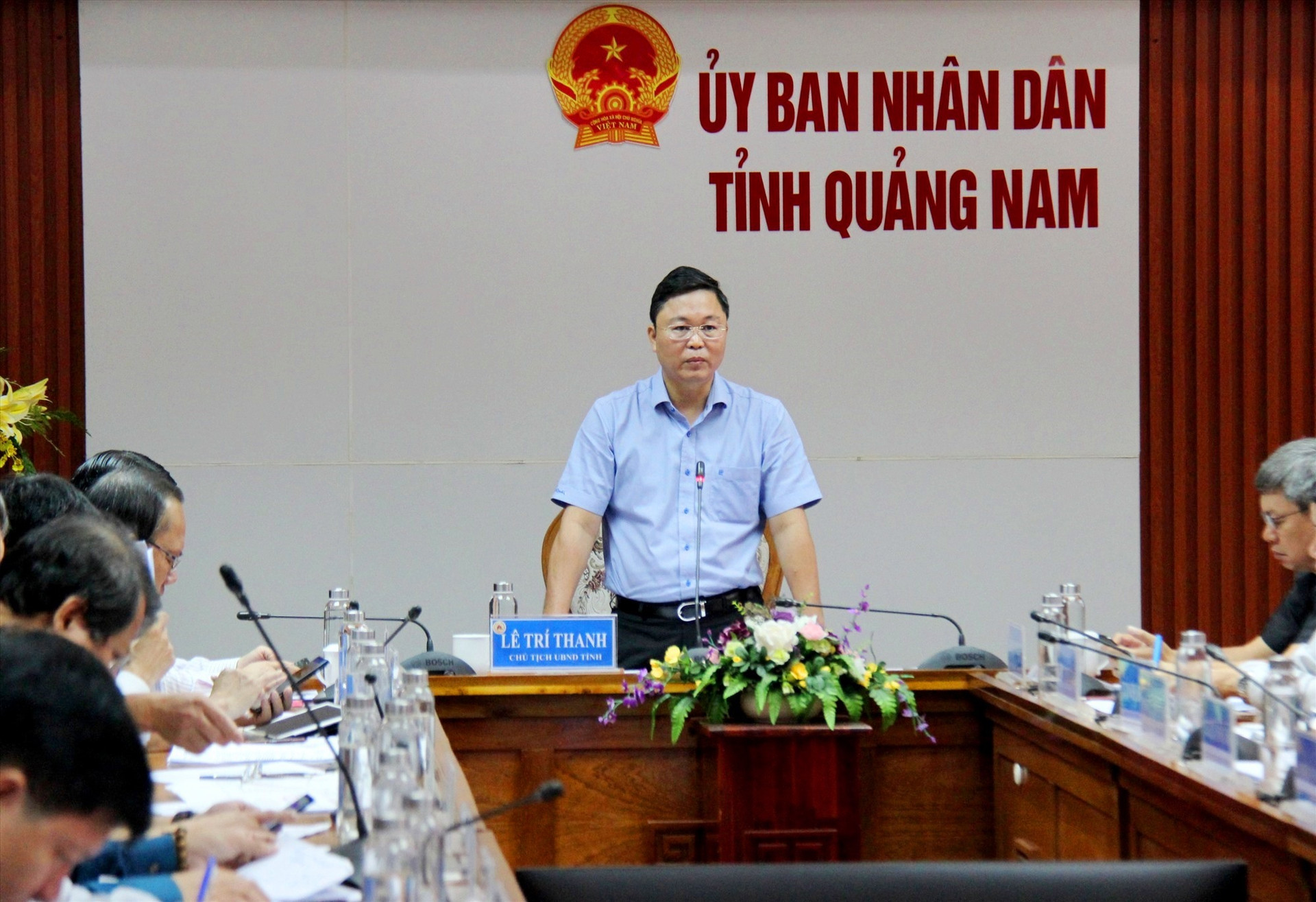 Chủ tịch UBND tỉnh Lê Trí Thanh báo cáo công tác phòng chống bão số 13. Ảnh: Đ.ĐẠO