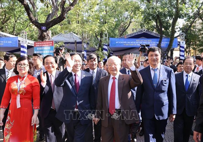 Giáo sư, Tiến sĩ Nguyễn Phú Trọng, Tổng Bí thư, Chủ tịch nước, cựu học sinh trường THPT Nguyễn Gia Thiều đến dự Lễ kỷ niệm. Ảnh: Trí Dũng/TTXVN