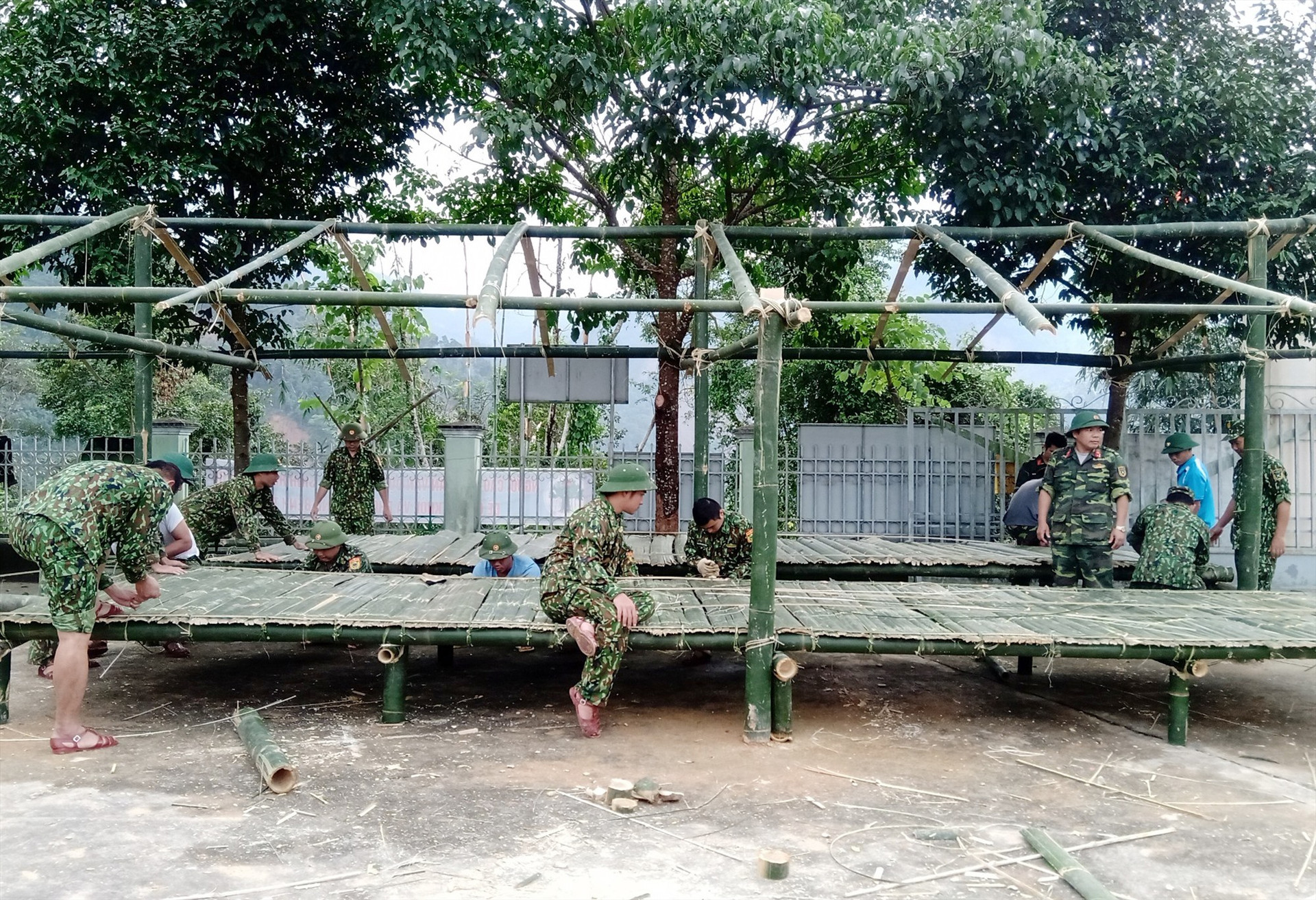 Nhà tạm cho bà con ở xã Phước Lộc vừa được gấp rút dựng lại trong những ngày qua.