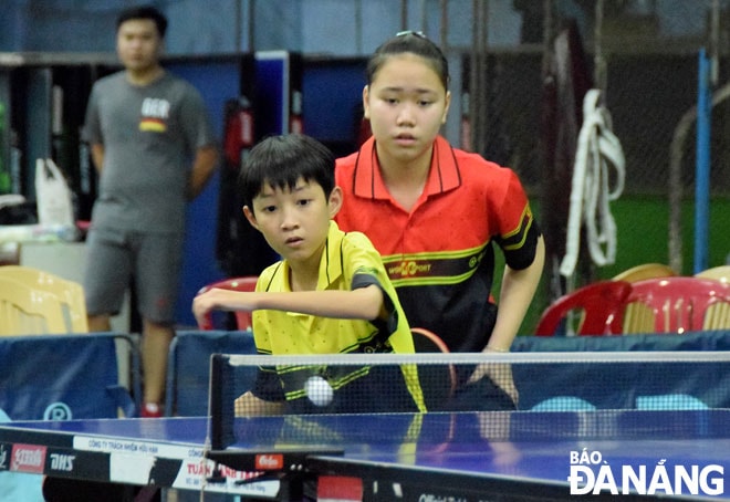Từ giải Bóng bàn Đà Nẵng Super League, các tay vợt trẻ của Đà Nẵng có nhiều cơ hội được rèn giũa bản lĩnh, nâng cao trình độ qua các trận đấu với những đối thủ có trình độ cao. Ảnh: ANH VŨ