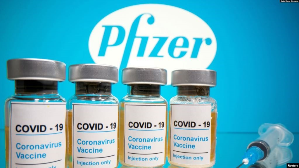 Vắc xin Covid-19 của hãng Pfizer. Ảnh: Reuters