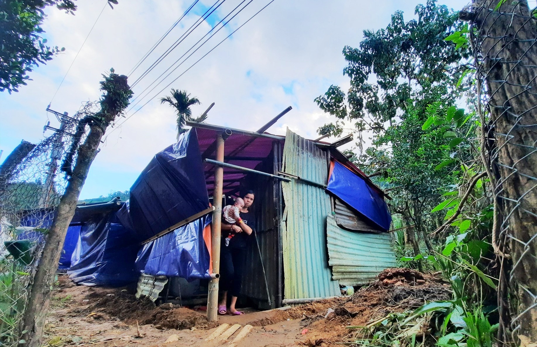 Căn nhà tạm giúp người dân tránh trú tạm thời qua hết mùa mưa bão. Ảnh: HỒ QUÂN