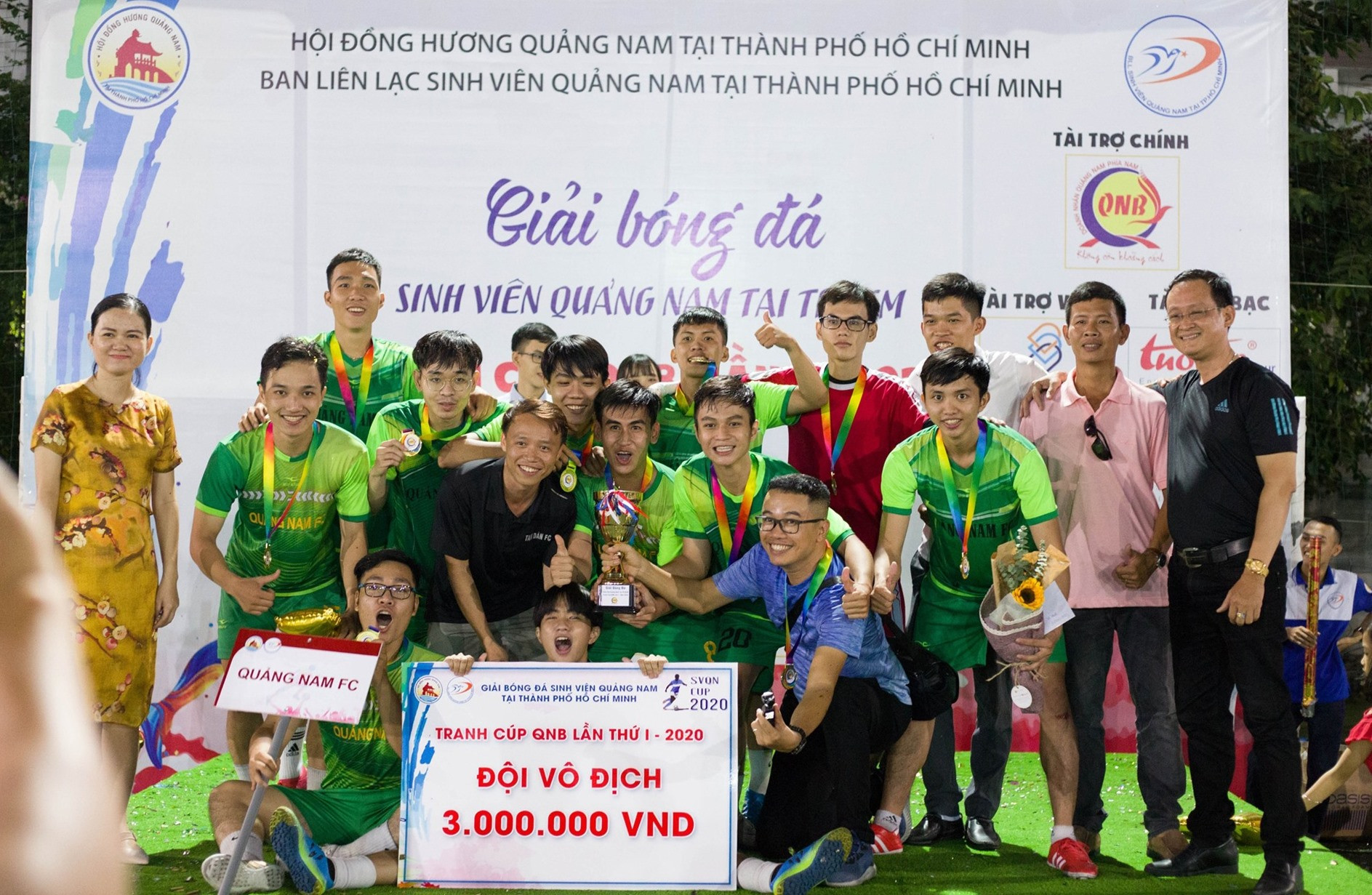 Đội Quảng Nam FC giành chức vô địch. Ảnh: H.T