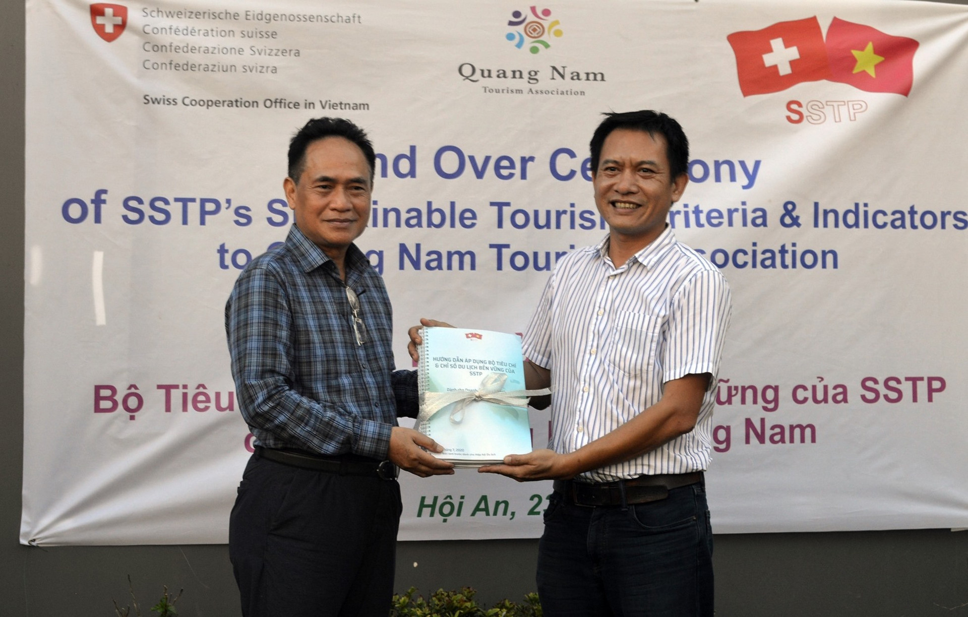 Bàn giao Bộ tiêu chí du lịch bền vững cho Hiệp hội Du lịch Quảng Nam