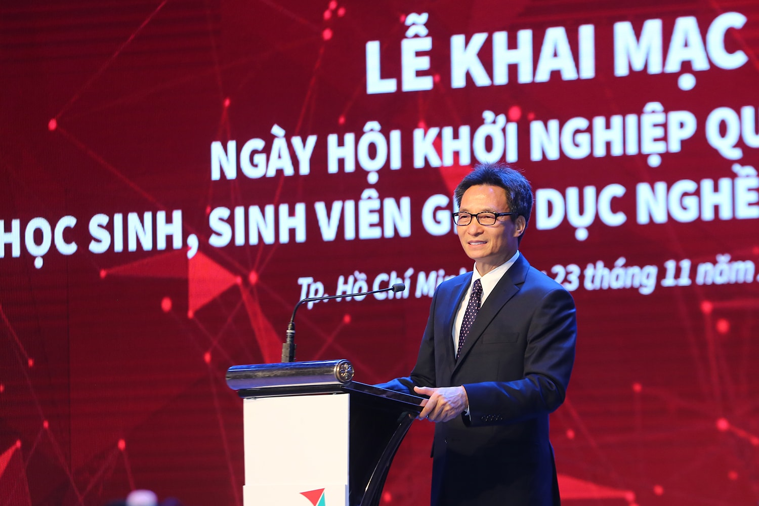 Phó Thủ tướng Vũ Đức Đam phát biểu tại lễ khai mạc tối 23-11. - Ảnh: VGP/Đình Nam