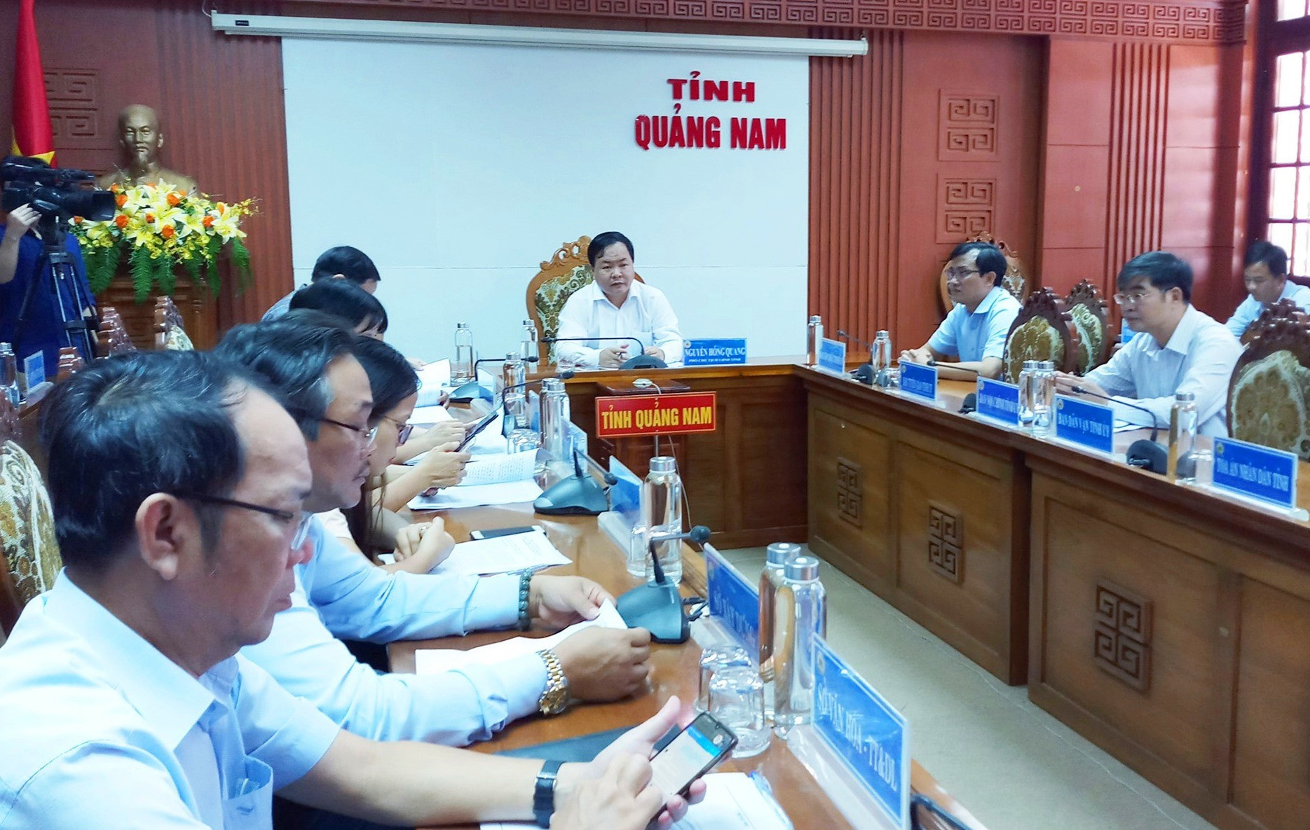 Phó Chủ tịch UBND tỉnh Nguyễn Hồng Quang chủ trì tại điểm cầu Quảng Nam. Ảnh: A.N